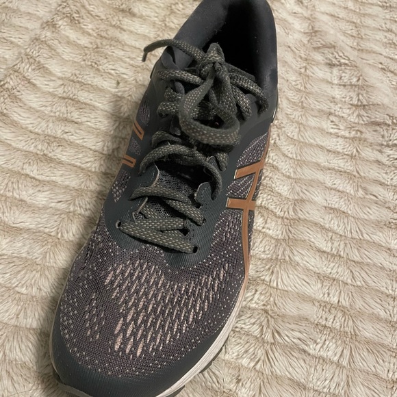 ASICS Gel-Kayano 26 size 7 wide - Picture 4 of 6